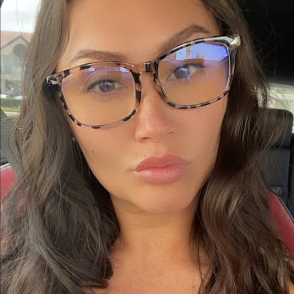 Meet your Posher, Sarah - Picture 1 of 1